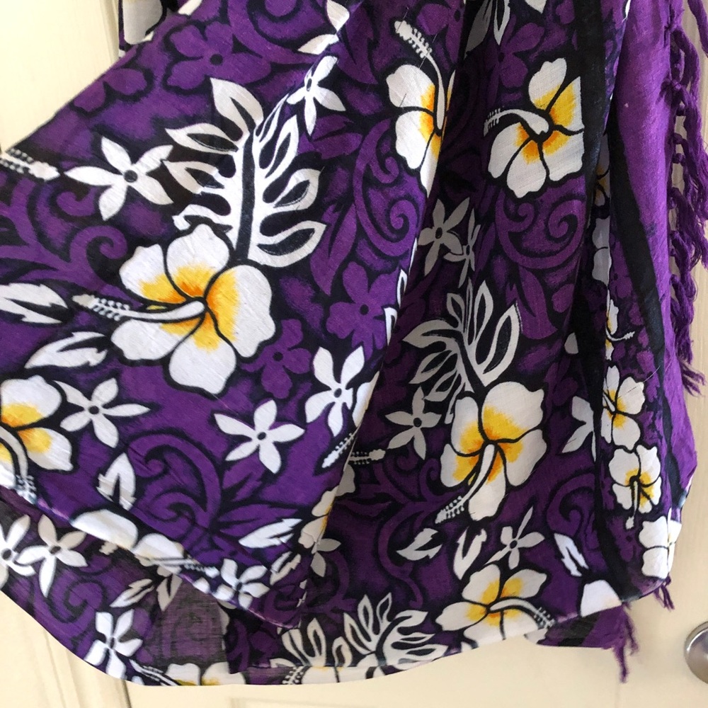 Swimsuit cover-up, Sarong type.